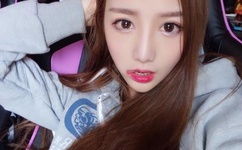 宝宝楼梯上做好刺激